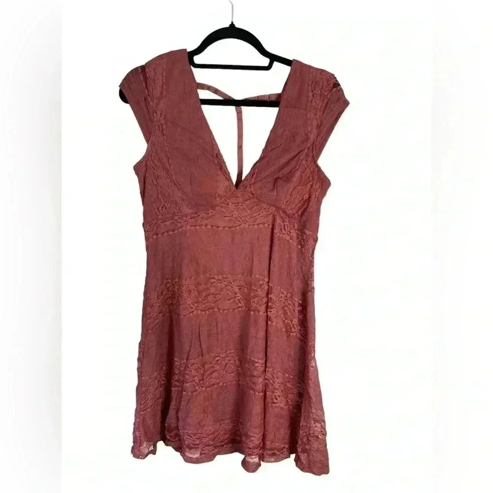 Charlotte Russe lace dress size large‎